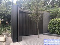 Curved slide gate