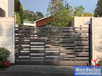 Uphill slide gate