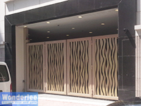Automatic fold gate