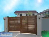 Bi-parting swing gate with LiftMaster LYN 400