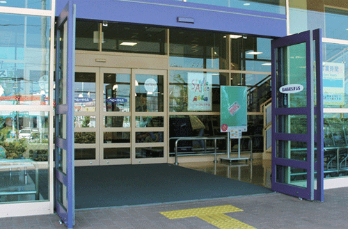 Automatic slide gate swinged to open fully